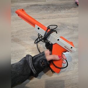 Vintage 80s Nintendo NES duck hunt zapper gun video game accessory controller